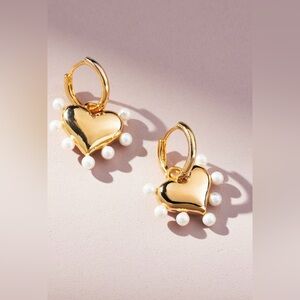 ‼️RARE‼️🎸ANTHROPOLOGIE🎸🔥NWT🔥Pearl Heart Huggie Earrings